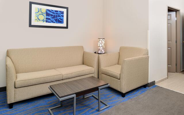 Holiday Inn Express St. Louis West - O'Fallon by IHG