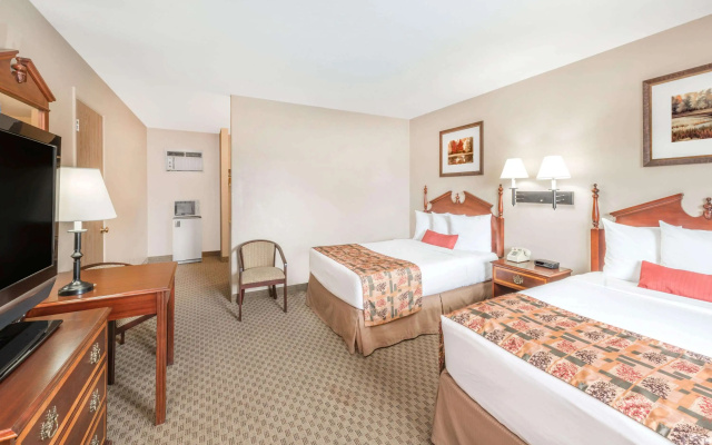 Days Inn by Wyndham Show Low