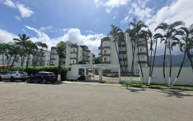 Apto em frente à praia em Caraguatatuba