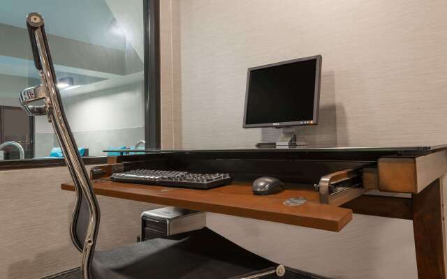 Hawthorn Extended Stay by Wyndham Columbus West