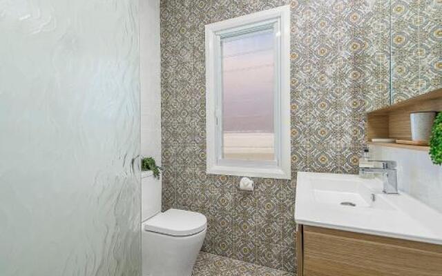 BANYANDAH 557 Ocean Drive NH