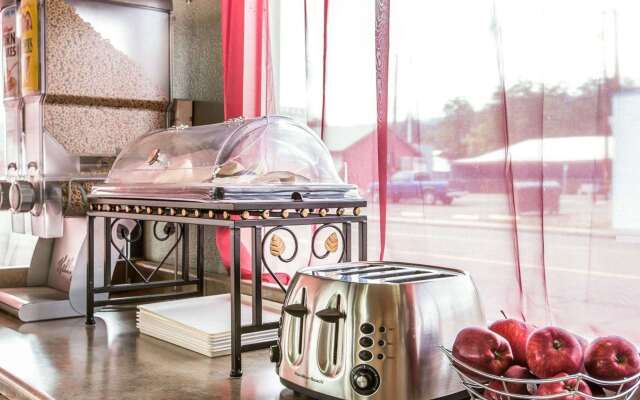 Econo Lodge Inn & Suites Yreka