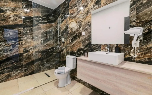 Bamboo Suites Adults Only
