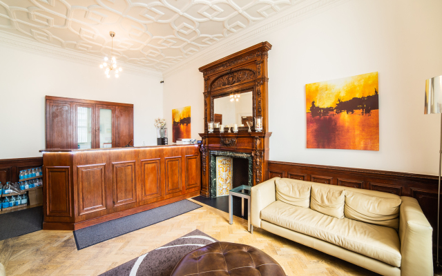 OYO The Cleveland Hotel