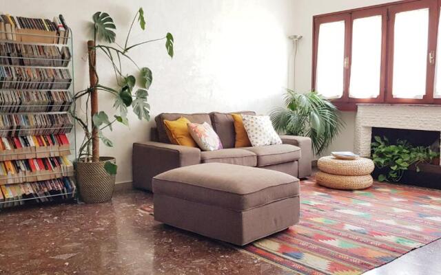 Apartment close to Art