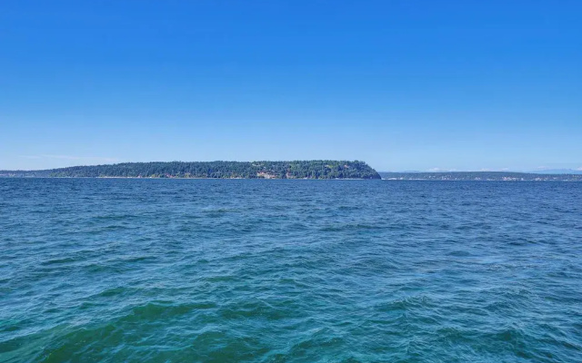 Sun-soaked Sandy Point Haven w/ Beach Access!