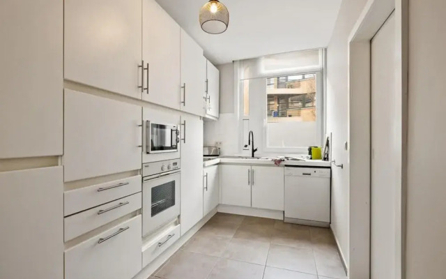 Spacious House With 3 Terraces