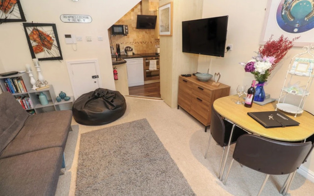 5 Lyonesse Apartments