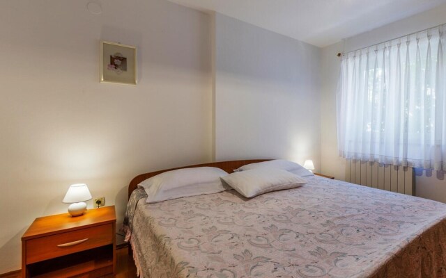 Amazing Apartment in Vinkuran With 2 Bedrooms