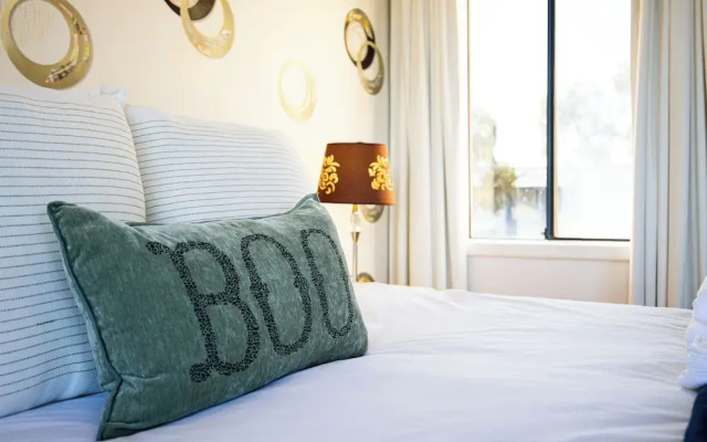 StayAU 6BR Deluxe Lakeview Point Cook