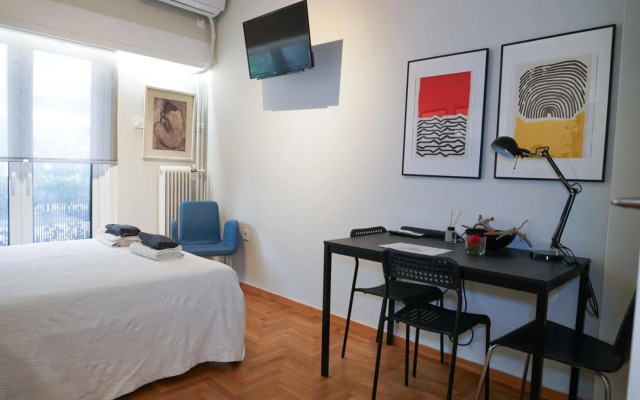 Modern studio apartment very close to city centre