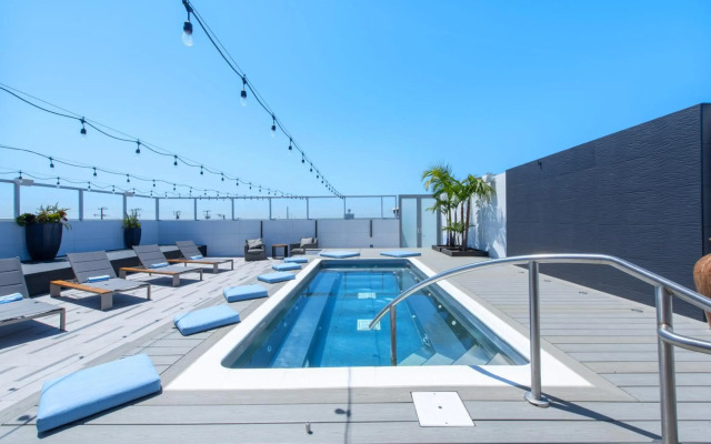Shade Hotel
