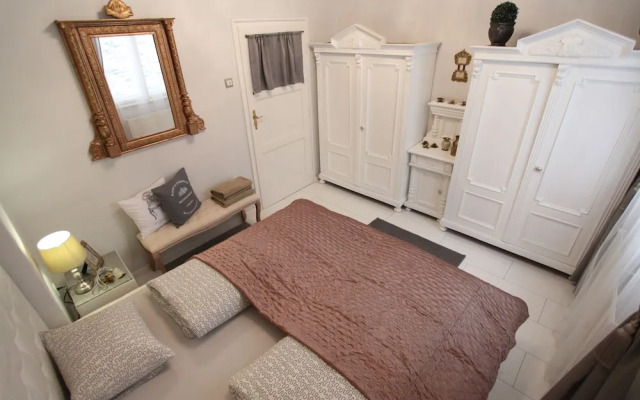 Dfive Apartments - Neo Baroque