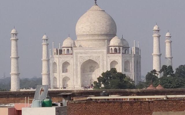 Joey's Hostel Agra