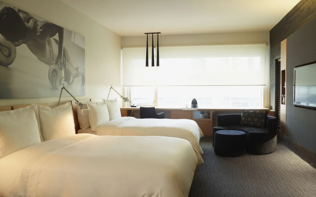 Le Germain Hotel Maple Leaf Square