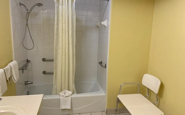 Relax Inn & Suites