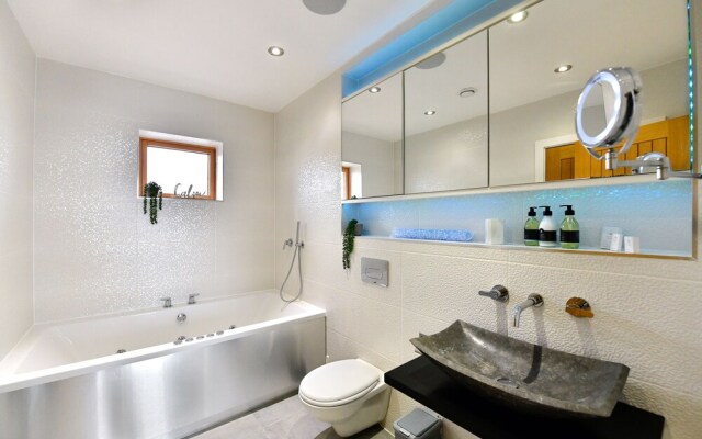 Just Stay Wales-Waterfront Villa-SA1