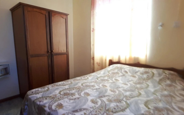 Allamanda Studios and Apartments