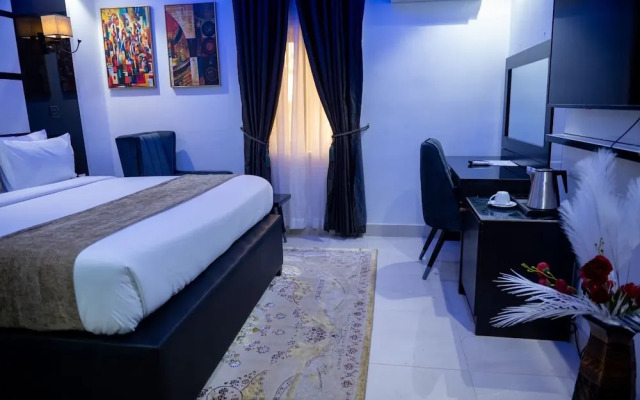 Golden Tulip Crown Prince Hotel