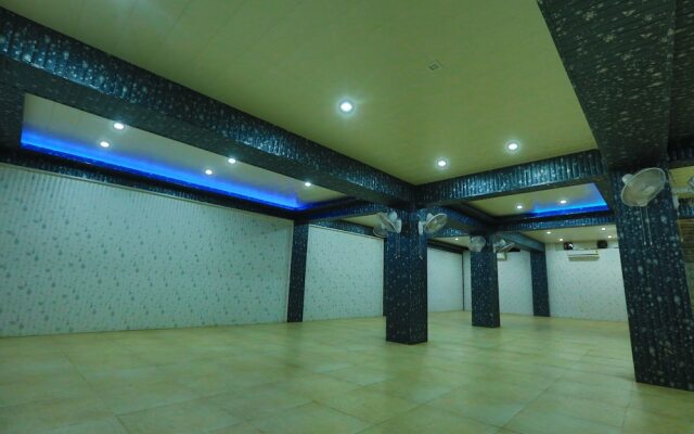 Hotel Paras Plaza