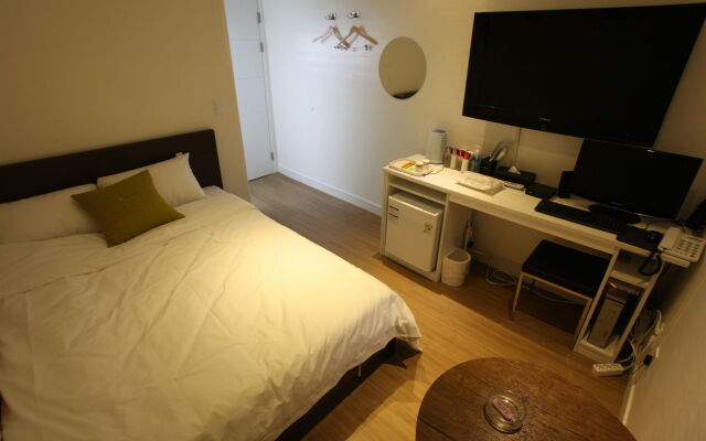 Y Hotel