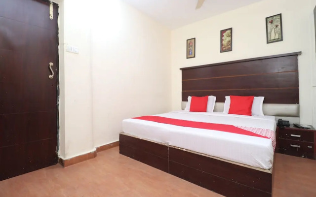 Oyo 29852 Hotel Golden View