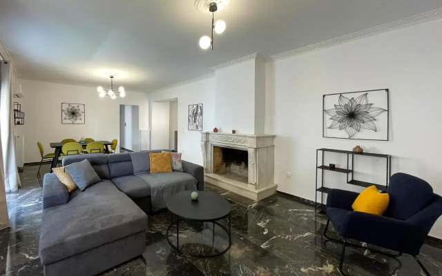 Filis Spacious 105sqm apt in Viktoria
