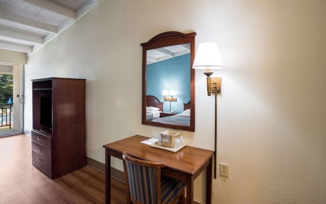Red Carpet Inn & Suites
