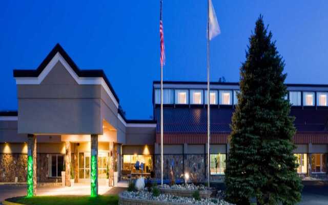 Holiday Inn Detroit Lakes, an IHG Hotel