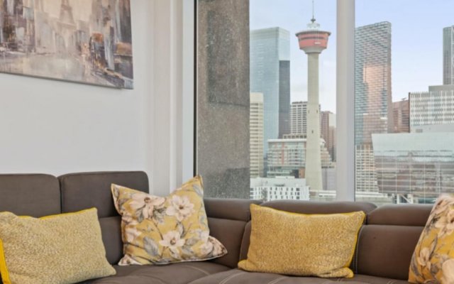 2BR 2BA Stampede and Calgary Tower View Free Park