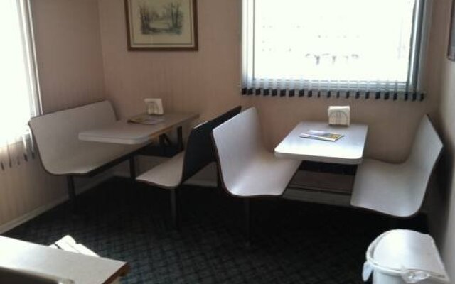Brooks Motel