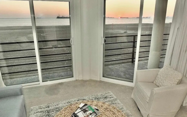 Beachfront Estate - LB Peninsula