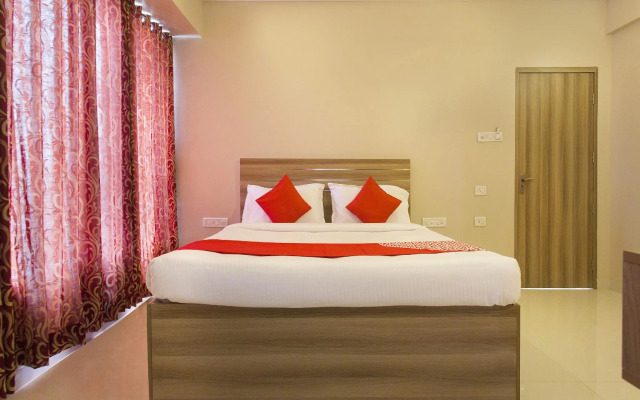 OYO 11527 Gaurav Residency
