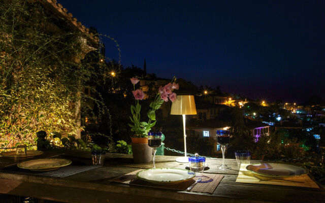 Terrace Houses Sirince - Fig, Olive Clockmakers and Grapevine