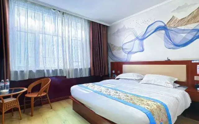 Luntai Lan Jun Hotel
