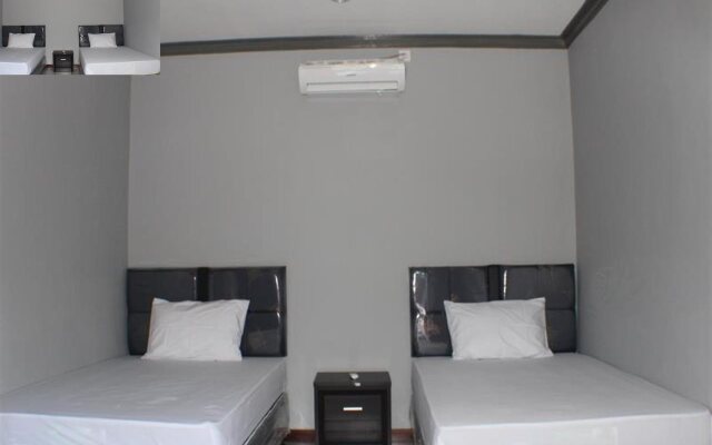 Tri Putri Home Stay