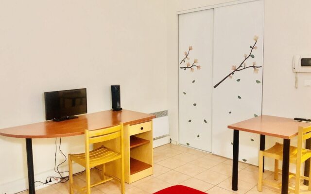 Villa with One Bedroom in Nîmes