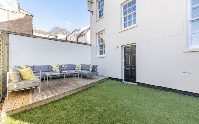 Elliot Oliver - Stunning 6 Bedroom Regency House With Parking
