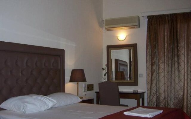 Hotel Queens Leriotis