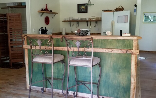 Aloha Crater Lodge and Lava Tube