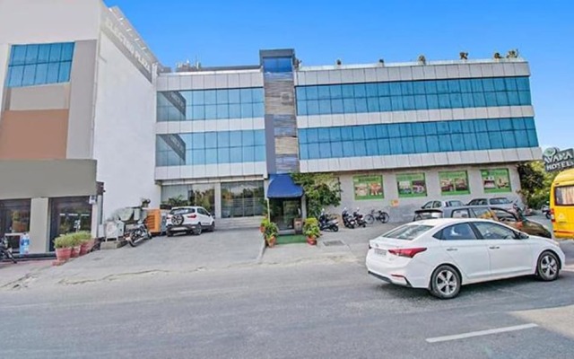 Fabhotel Avana