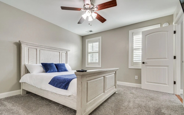 Spacious Home w/ Fireplace - Near Pinehurst Golf!