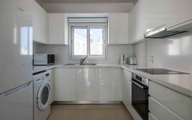Phaedrus Living: Seaside Luxury Flat Lighthouse 65