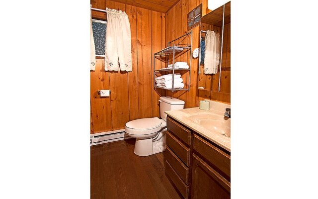 Wild Sky Escape - One Bedroom Cabin with Hot Tub