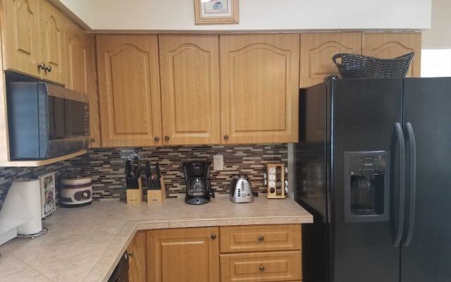 Hollywood Hills 4 Bedrooms 3 Bathrooms Home
