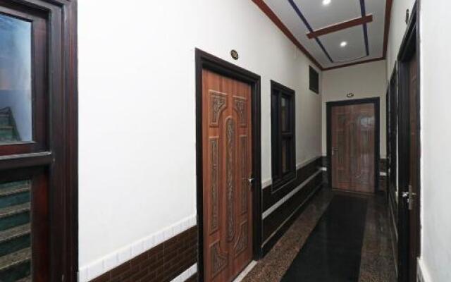 OYO 27763 Tr Hotel