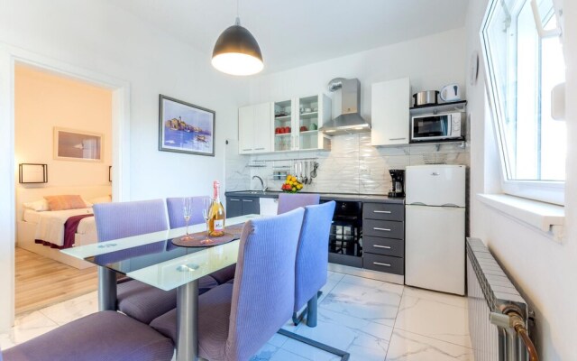 Nice Home in Kastel Stari With Wifi and 2 Bedrooms