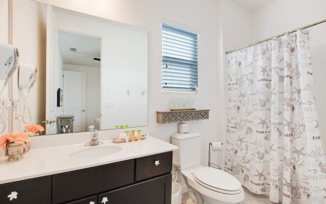 3910 Oakville Avenue