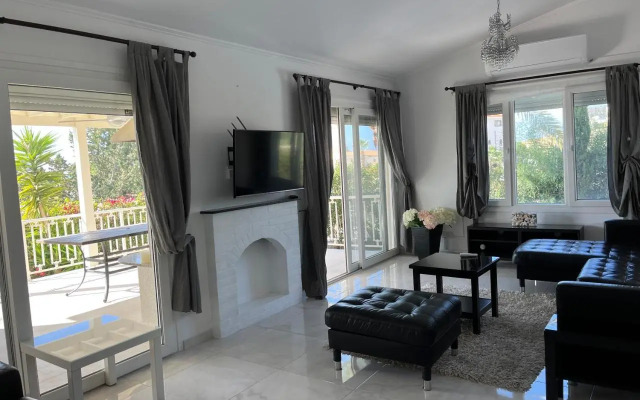 Villa Neyla Four bedroom Beach front Coral Bay
