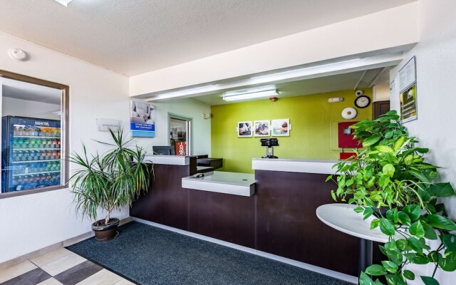 Studio 6 Monroe, LA - Hwy 165